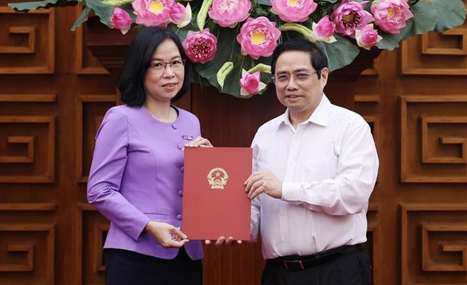 Premier de Vietnam entrega decisión sobre nombramiento de nueva directora general de la VNA ảnh 1 Premier de Vietnam entrega decisión sobre nombramiento de nueva directora general de la VNA ảnh 1