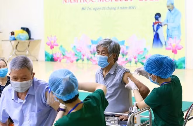 Vietnam con más de 30,4 millones de dosis contra el COVID-19 inyectadas ảnh 1 Vietnam con más de 30,4 millones de dosis contra el COVID-19 inyectadas ảnh 1