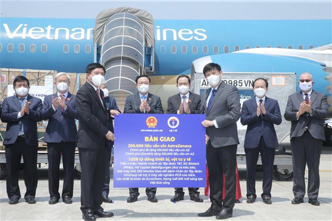 Entregan a entidades vietnamitas donativos recibidos en viaje del presidente del Parlamento ảnh 1 Entregan a entidades vietnamitas donativos recibidos en viaje del presidente del Parlamento ảnh 1