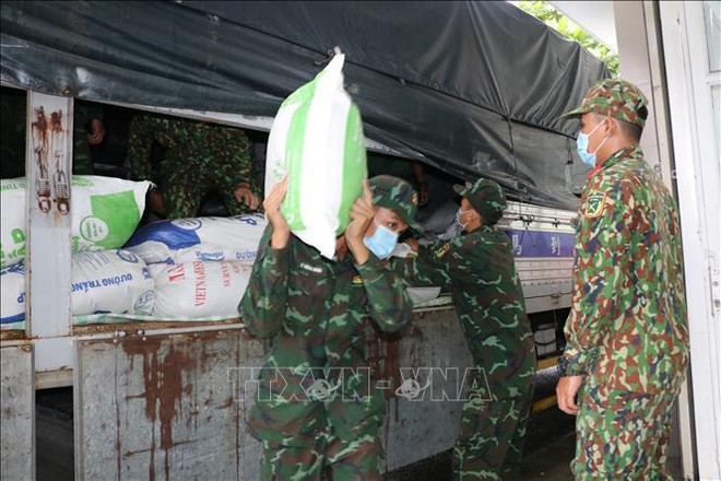 Vietnam suministrará arroz y bienes de reserva nacional a pobladores afectados por el COVID-19 ảnh 1 Vietnam suministrará arroz y bienes de reserva nacional a pobladores afectados por el COVID-19 ảnh 1