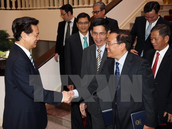Premier vietnamita dialoga con recién designados diplomáticos ảnh 1  Premier vietnamita dialoga con recién designados diplomáticos ảnh 1