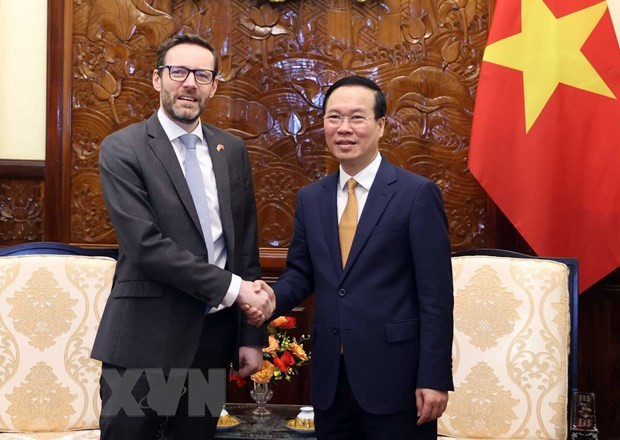 Embajador británico impresionado por la aspiración de desarrollo del pueblo vietnamita ảnh 1 Embajador británico impresionado por la aspiración de desarrollo del pueblo vietnamita ảnh 1
