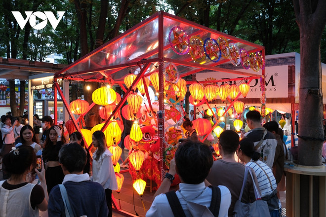 Efectúan primer Festival de Medio Otoño de Vietnam en Japón ảnh 1