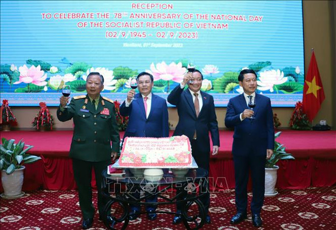 Celebran Día Nacional de Vietnam en Laos y otros países ảnh 1