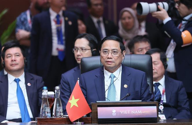 Premier vietnamita asiste a XX Cumbre ASEAN-India y XVIII Cumbre de Asia Oriental ảnh 2 Premier vietnamita asiste a XX Cumbre ASEAN-India y XVIII Cumbre de Asia Oriental ảnh 2