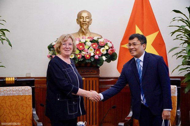 Aplauden contribución de parlamentarios franceses a la amistad Vietnam-Francia ảnh 1 Aplauden contribución de parlamentarios franceses a la amistad Vietnam-Francia ảnh 1