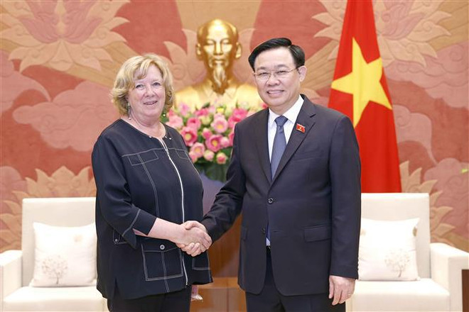 Presidente del Parlamento vietnamita destaca nexos de amistad con Francia ảnh 1 Presidente del Parlamento vietnamita destaca nexos de amistad con Francia ảnh 1
