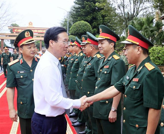 Presidente vietnamita visita el Cuerpo de Ejército 15 ảnh 1