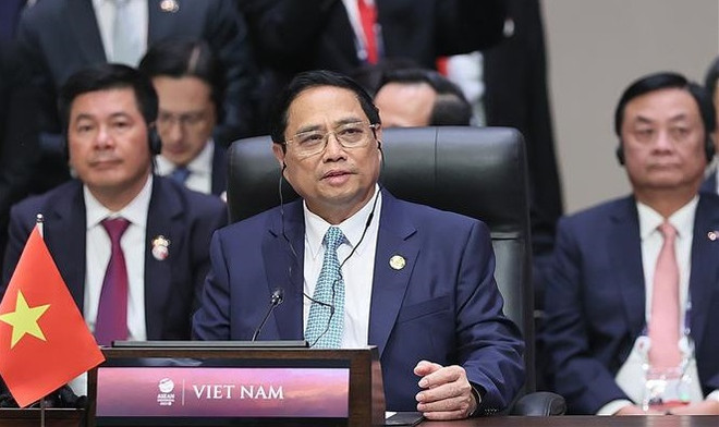 Premier vietnamita pronuncia discurso en sesión plenaria de 43ª Cumbre de ASEAN ảnh 1 Premier vietnamita pronuncia discurso en sesión plenaria de 43ª Cumbre de ASEAN ảnh 1