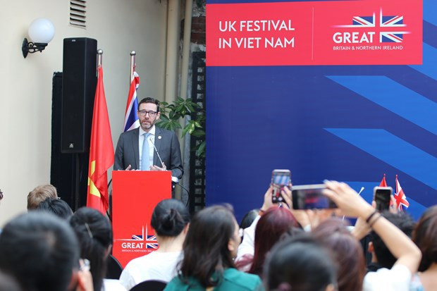 Embajador británico impresionado por la aspiración de desarrollo del pueblo vietnamita ảnh 2 Embajador británico impresionado por la aspiración de desarrollo del pueblo vietnamita ảnh 2