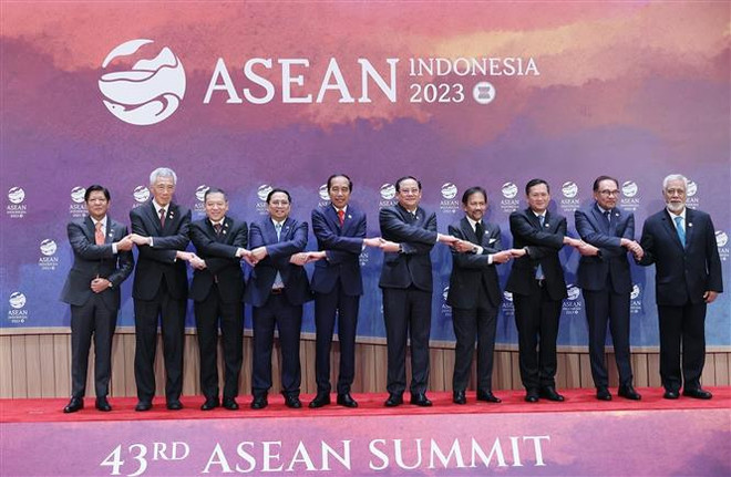 Premier vietnamita asiste a reunión de ASEAN sobre asuntos globales y regionales ảnh 1