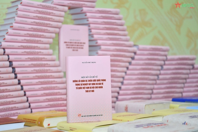 Destacan importancia del libro sobre políticas militares del máximo dirigente partidista vietnamita ảnh 1