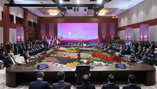 Premier vietnamita asiste a cumbres con China, Corea del Sur y Japón ảnh 1 Premier vietnamita asiste a cumbres con China, Corea del Sur y Japón ảnh 1