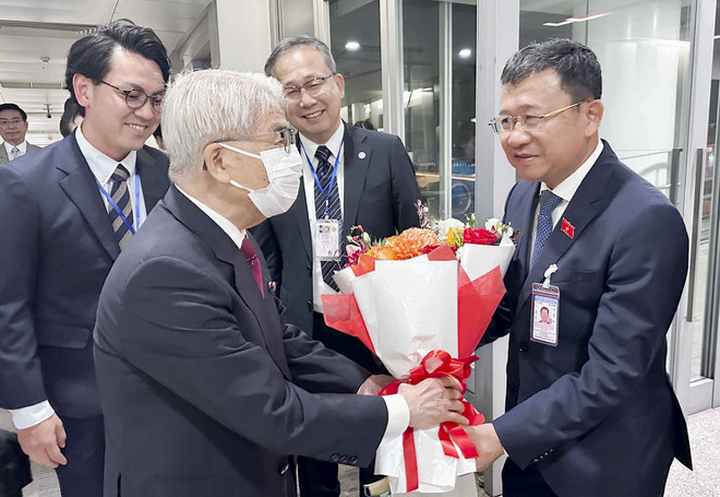 Presidente de Cámara de Consejeros de Japón inicia visita a Vietnam ảnh 1 Presidente de Cámara de Consejeros de Japón inicia visita a Vietnam ảnh 1