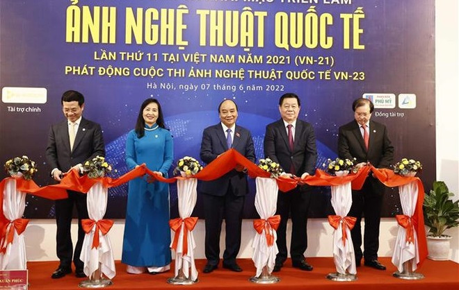 Presidente vietnamita asiste a XI Concurso Internacional de Fotografías Artísticas ảnh 1 Presidente vietnamita asiste a XI Concurso Internacional de Fotografías Artísticas ảnh 1