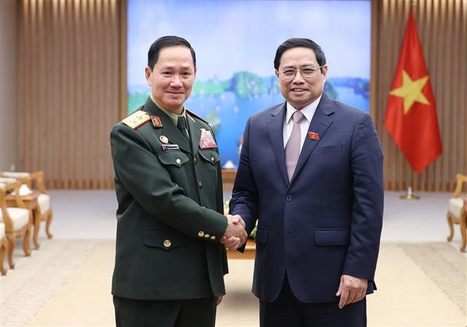 Premier vietnamita destaca importancia de cooperación en defensa con Laos ảnh 1 Premier vietnamita destaca importancia de cooperación en defensa con Laos ảnh 1