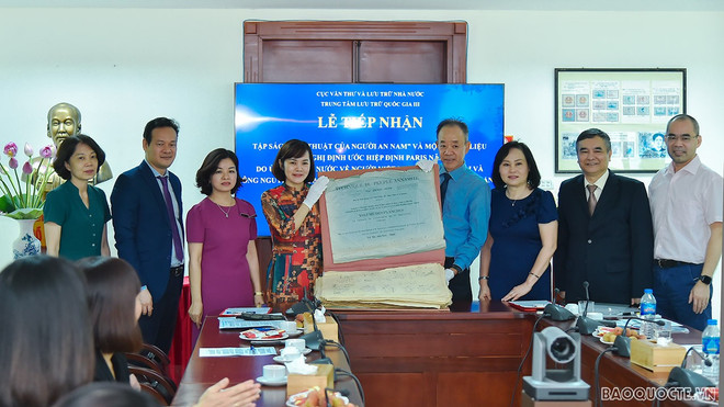 Reciben álbumes de fotos de industrias en Vietnam a principios del siglo XX ảnh 1 Reciben álbumes de fotos de industrias en Vietnam a principios del siglo XX ảnh 1