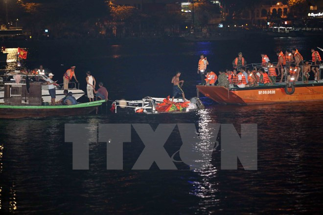 Premier dirige labores de búsqueda de desaparecidos en naufragio en Da Nang ảnh 3 Premier dirige labores de búsqueda de desaparecidos en naufragio en Da Nang ảnh 3