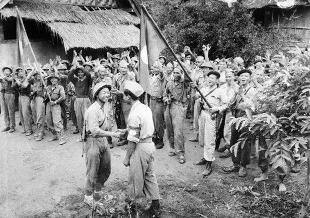 Máximo dirigente de Laos resalta imagen de combatientes voluntarios vietnamitas ảnh 1 Máximo dirigente de Laos resalta imagen de combatientes voluntarios vietnamitas ảnh 1