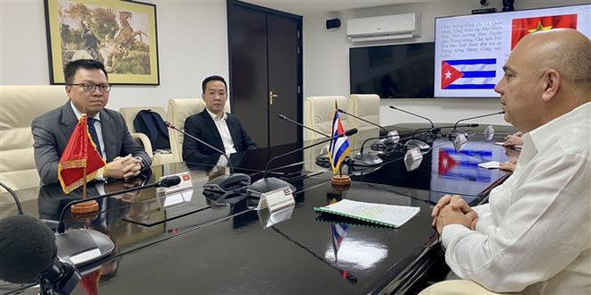 Vietnam y Cuba fortalecen vínculos en sector de la comunicación ảnh 1 Vietnam y Cuba fortalecen vínculos en sector de la comunicación ảnh 1