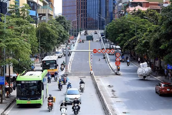 Abre al tráfico paso elevado Chua Boc – Pham Ngoc Thach en Hanoi ảnh 2