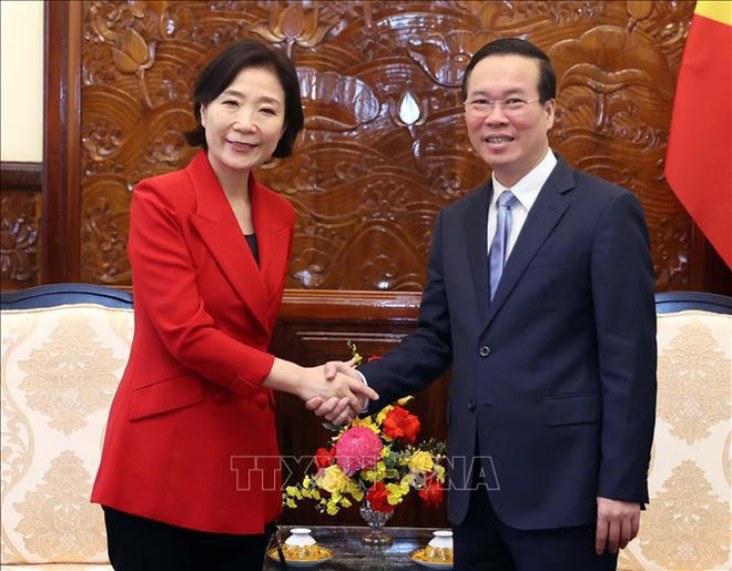 Presidente vietnamita recibe a embajadora saliente de Corea del Sur ảnh 1 Presidente vietnamita recibe a embajadora saliente de Corea del Sur ảnh 1