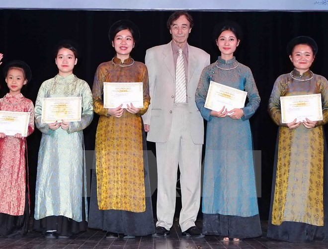 Entregan becas Vallet a estudiantes en centro de Vietnam ảnh 1 Entregan becas Vallet a estudiantes en centro de Vietnam ảnh 1