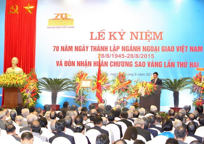 Saludan líderes laosianos fiesta nacional de Vietnam ảnh 1