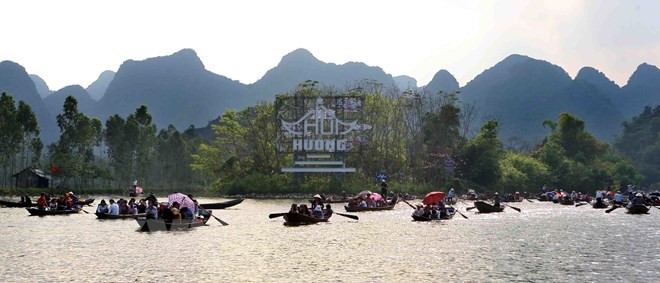Festejo de Pagoda Huong de Vietnam atrae a más de un millón de visitantes ảnh 2 Festejo de Pagoda Huong de Vietnam atrae a más de un millón de visitantes ảnh 2