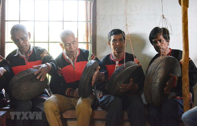 Presentan Fundición del Gong en el séptimo Festival del Café en provincia vietnamita de Dak Lak ảnh 1