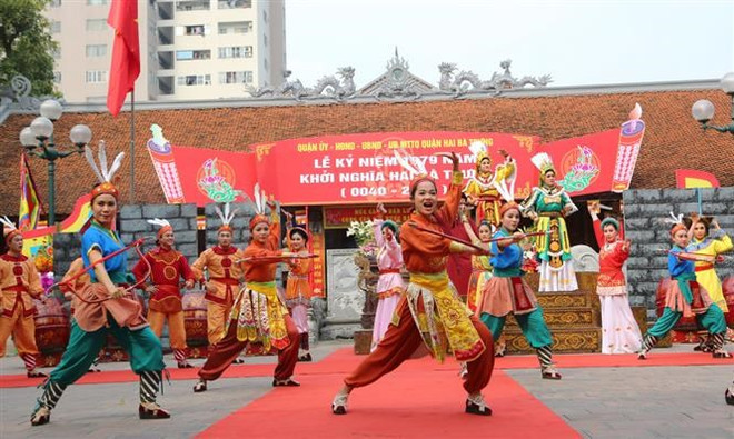 Celebran en Hanoi aniversario mil 979 de lucha de heroínas vietnamitas contra invasión extranjera ảnh 1 Celebran en Hanoi aniversario mil 979 de lucha de heroínas vietnamitas contra invasión extranjera ảnh 1