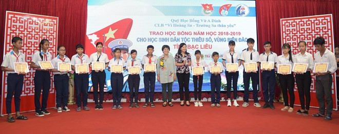 Otorgan en Vietnam becas a alumnos con dificultades económicas ảnh 1