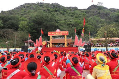 Efectúan festival dedicado a fundador legendario del cultivo en Thanh Hoa ảnh 1 Efectúan festival dedicado a fundador legendario del cultivo en Thanh Hoa ảnh 1