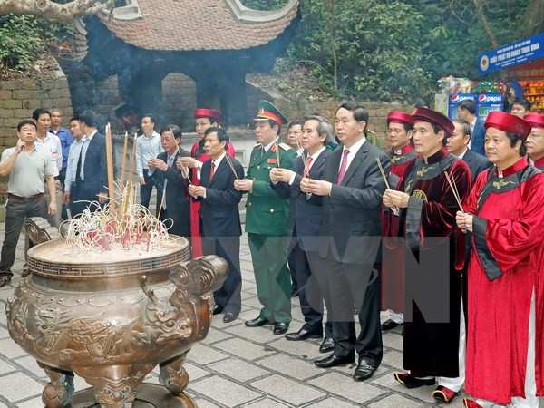 Presidente de Vietnam rinde tributo a reyes Hung en Phu Tho ảnh 1 Presidente de Vietnam rinde tributo a reyes Hung en Phu Tho ảnh 1