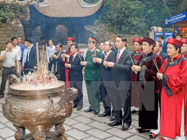 Presidente de Vietnam rinde tributo a reyes Hung en Phu Tho ảnh 1