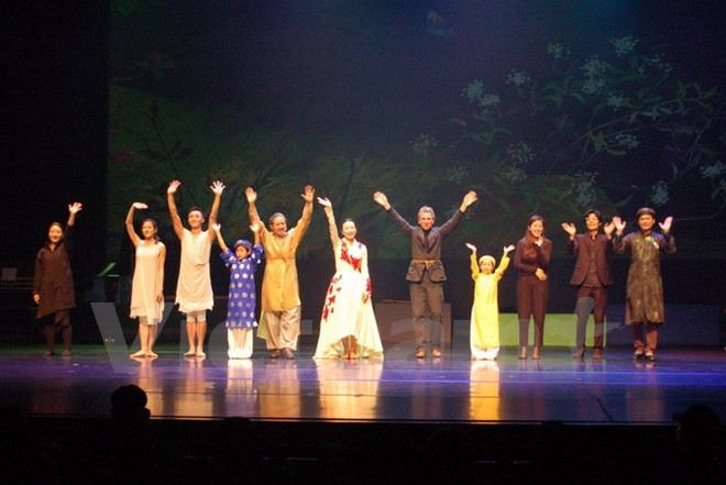 Actúan danza teatral en conmemoración de nexos diplomáticos Vietnam-Sudcorea ảnh 1 Actúan danza teatral en conmemoración de nexos diplomáticos Vietnam-Sudcorea ảnh 1