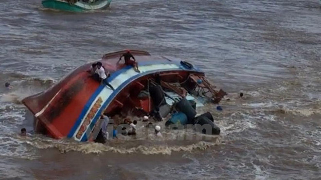 Premier vietnamita insta a intensificar labores de rescate tras naufragio en Bac Lieu ảnh 1 Premier vietnamita insta a intensificar labores de rescate tras naufragio en Bac Lieu ảnh 1