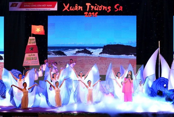 Efectúan programa artístico "Primavera Truong Sa 2017 ảnh 1
