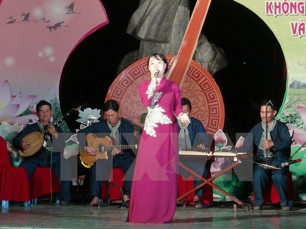 Festival promueve la preservación de arte tradicional “Don ca tai tu” ảnh 1