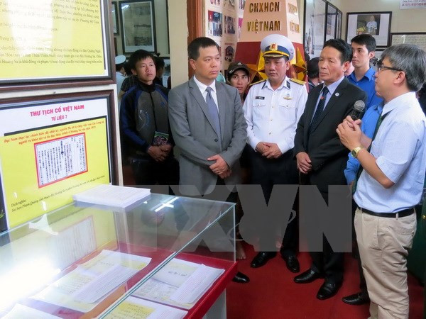 Exhiben documentos y mapas de soberanía de Vietnam sobre Hoang Sa y Truong Sa ảnh 1