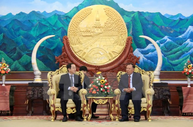 Presidente de Laos recibe a delegación de Vietnam ảnh 1 Presidente de Laos recibe a delegación de Vietnam ảnh 1