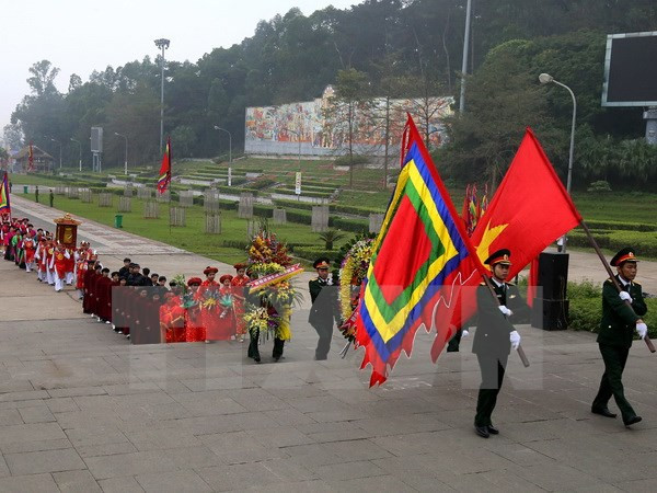 Ceremonia de ofrendas de incienso celebrada en honor de los Reyes Hung ảnh 1 Ceremonia de ofrendas de incienso celebrada en honor de los Reyes Hung ảnh 1