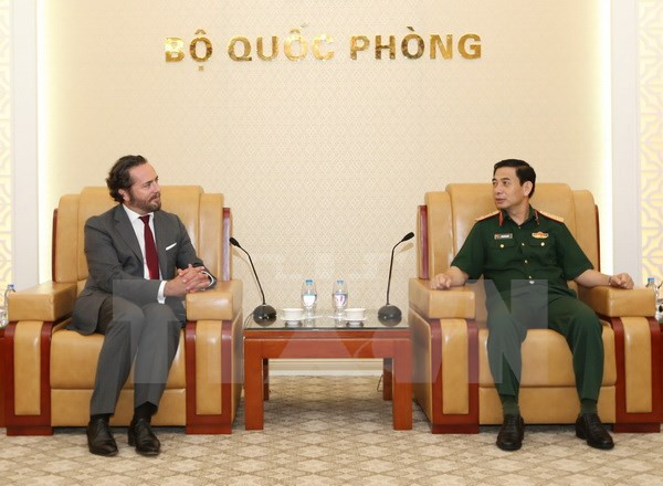 Recibe general vietnamita a líder de corporación francesa ảnh 1 Recibe general vietnamita a líder de corporación francesa ảnh 1