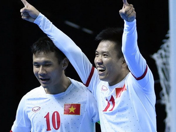 Vietnam avanza a cuartos de final de campeonato asiático de futsal ảnh 1