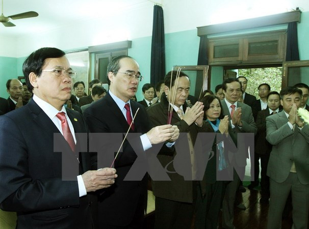 Dirigente del Frente de Patria rinde homenaje al Presidente Ho Chi Minh ảnh 1 Dirigente del Frente de Patria rinde homenaje al Presidente Ho Chi Minh ảnh 1