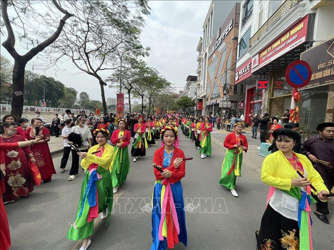 La comunidad contribuye al renacimiento de fiestas tradicionales en Hanoi ảnh 2 La comunidad contribuye al renacimiento de fiestas tradicionales en Hanoi ảnh 2