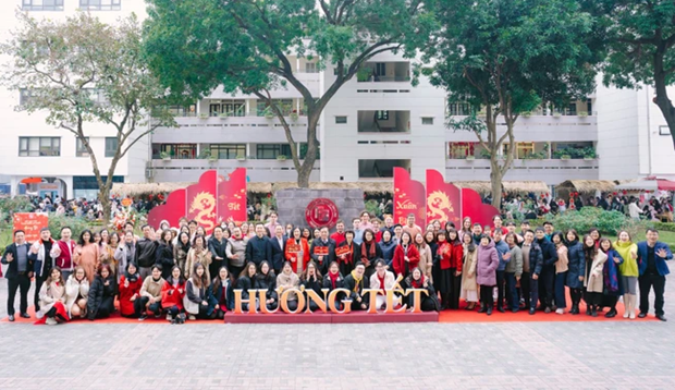 Estudiantes extranjeros experimentan ambiente del Año Nuevo Lunar en Vietnam ảnh 3 Estudiantes extranjeros experimentan ambiente del Año Nuevo Lunar en Vietnam ảnh 3