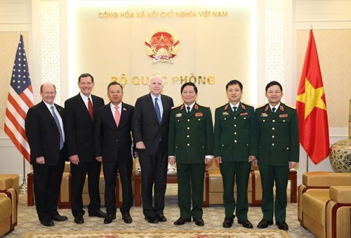 Ministro vietnamita elogia aportes de John McCain a lazos Vietnam- Estados Unidos ảnh 1 Ministro vietnamita elogia aportes de John McCain a lazos Vietnam- Estados Unidos ảnh 1