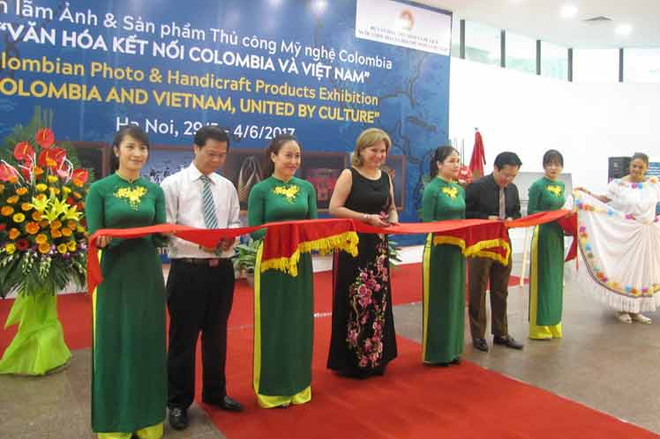 Inauguran en Vietnam exposición de fotos y artículos artesanales de Colombia ảnh 1 Inauguran en Vietnam exposición de fotos y artículos artesanales de Colombia ảnh 1