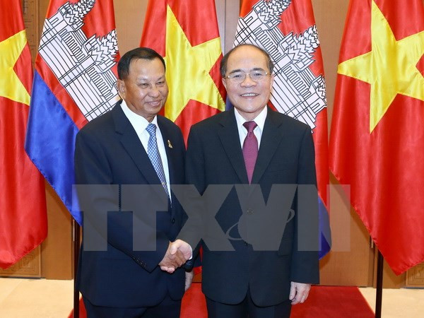 Presidente de Senado de Cambodia inicia visita a Vietnam ảnh 1 Presidente de Senado de Cambodia inicia visita a Vietnam ảnh 1
